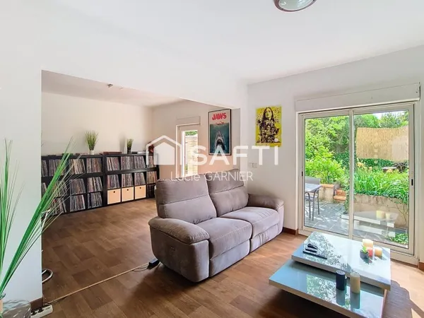 Maison 5 pièces avec jardin et stationnement