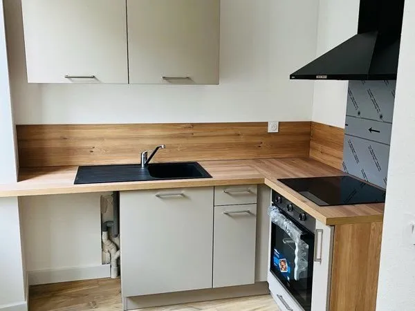 📣 Beau T2 rénové - 55m² - Faubourg Marcel - Saint-Claude 🏡✨