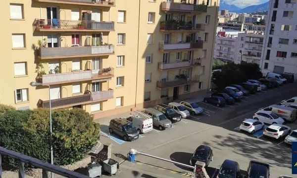 Location F1 Montée Saint Jean