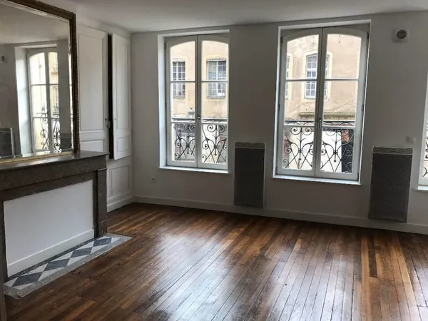 Appartement F2 rénové Metz centre avec GARAGE