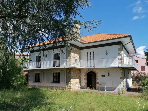 7 pièces 199 m² 1618 m² GRANDE ET JOLIE MAISON A BRASSAC LES MINES