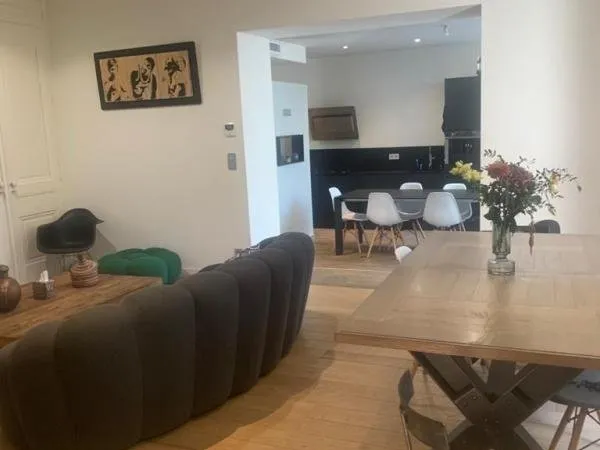 Maison Location Villeurbanne 8p 209m² 3000€