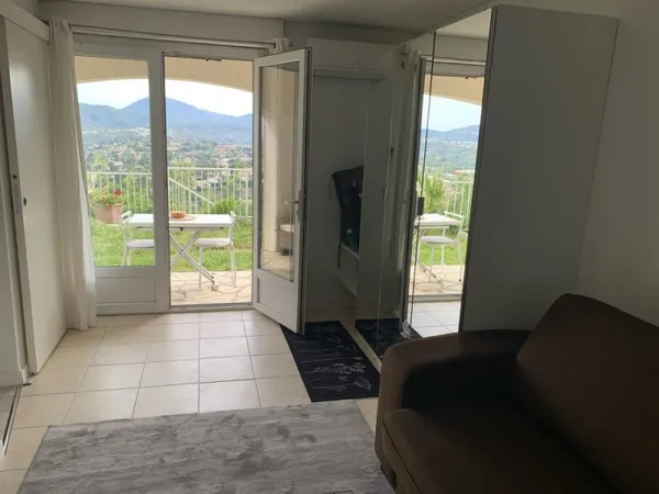 ? STUDIO - Terrasse - Piscine 125€000 €