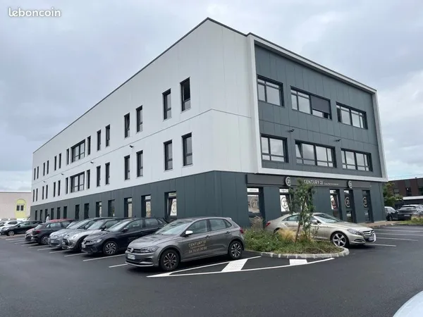 Plateau bureaux neufs de 95m2 proximité autoroute