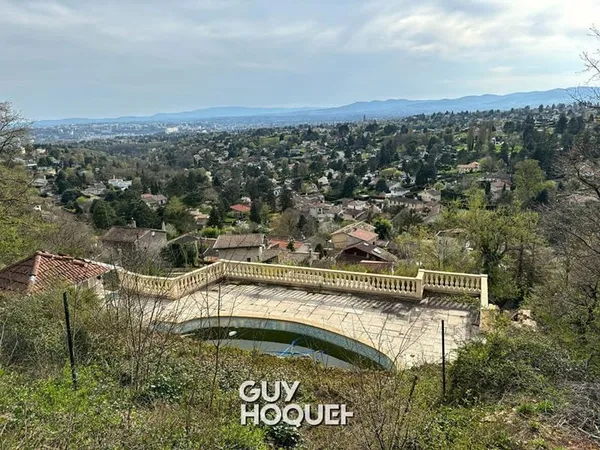 Terrain d'exception ! Vue dominante sur Lyon et les Monts d'Or ! 3 850 m²