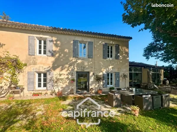 Maison 7 pièces 250 m²