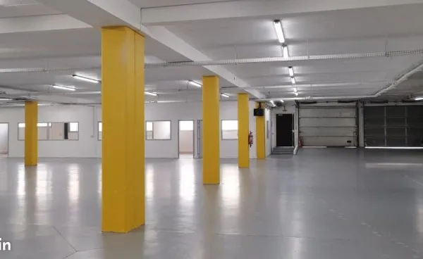 Local industriel 1 450 m²