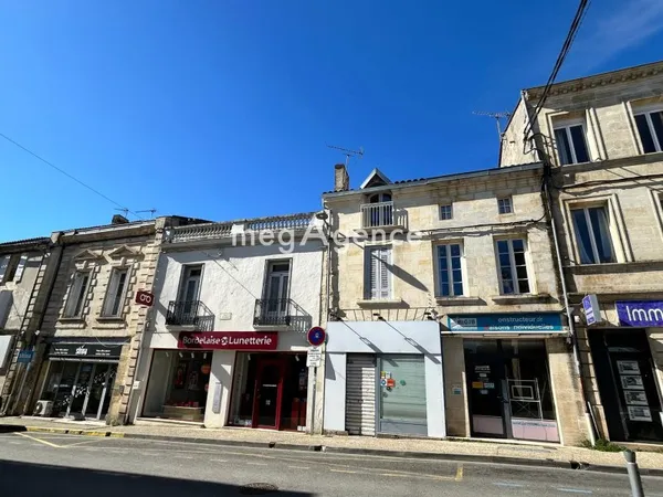 Bel ensemble immobilier rénové - Local commercial + appartement T3