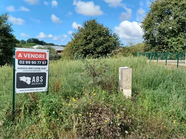 HERBIGNAC, sortie de bourg