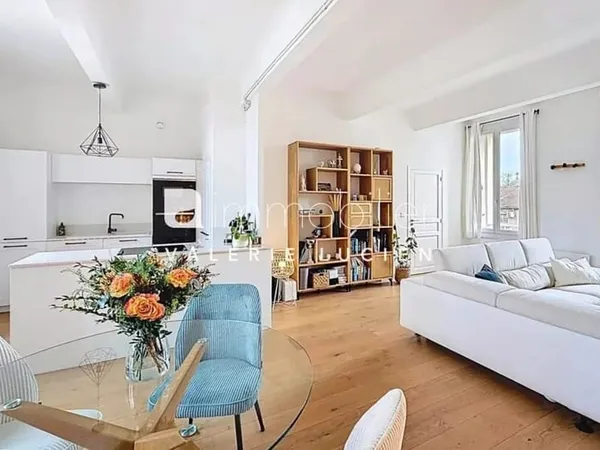 Appartement rénové avec luminosité et box - coeur de Saint-Rémy-de-Provence