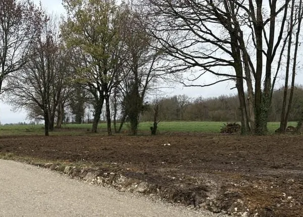 Terrain à bâtir de 1055 m2 au prix de 36000 € à TESSON.