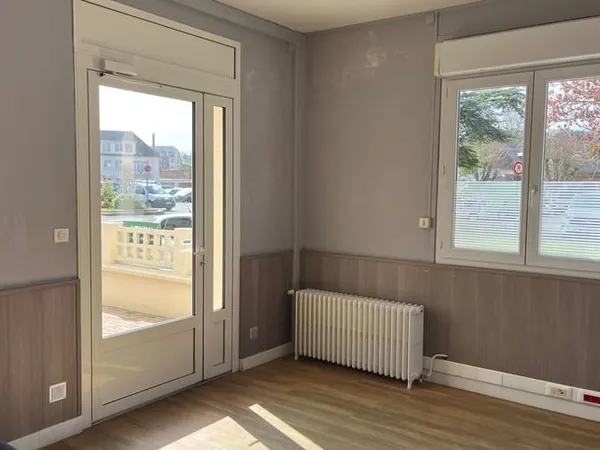 Local commercial 1 pièce 90 m²