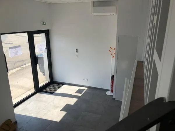 Local commercial 133 m²