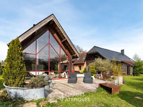 Ancienne grange revisitée par un architecte avec extension contemporaine