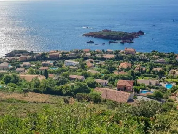 ANTHEOR SAINT RAPHAEL BEAU TERRAIN A BATIR AVEC VUE MER PANORAMIQUE- 3183 m2