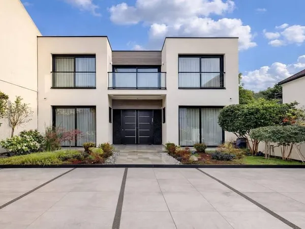 Maison 8 pièces 346 m²