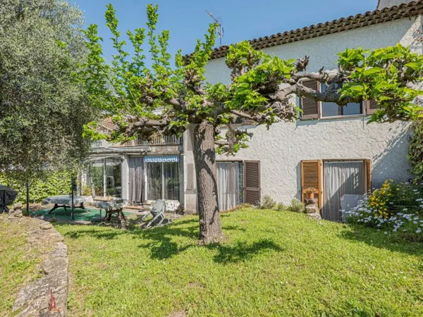Plan-de-Grasse 3P 88 m2 avec jardin de 620 m2, garage et p
