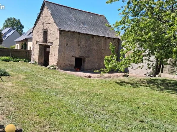 Terrain à bâtir avec une grange en terre de 40m² au sol habitable