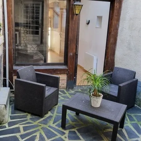 Maison de charme avec cour et terrasse
