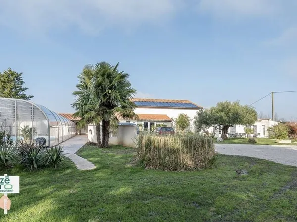 Maison 10 pièces 240 m²