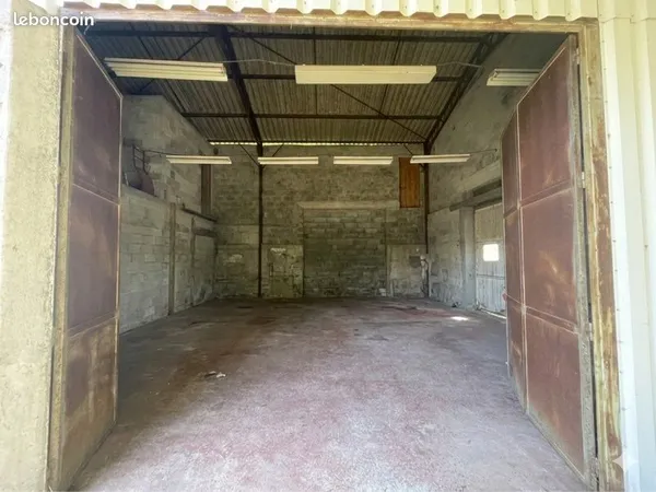 Hivernage camping-car / van - Hangar fermé surveillé Saint-Agnin-sur-Bion