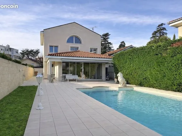 Maison 6 Pièces 200m2 avec Piscine