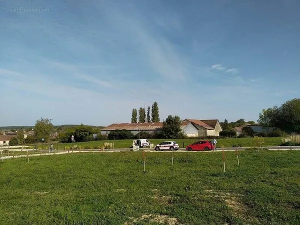 Terrain 684 m²