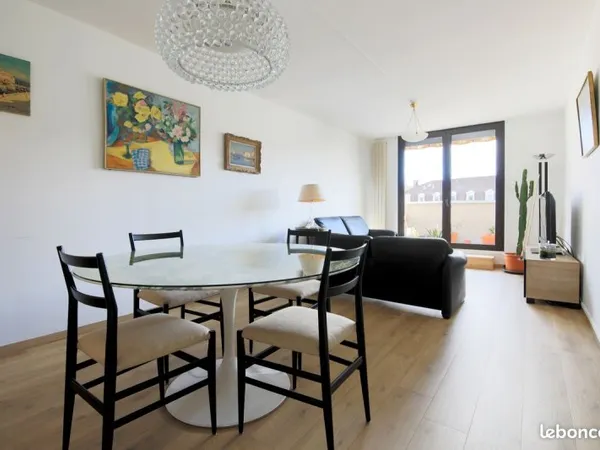 Grand T4 de 86m² Rénové avec Terrasses, Ascenseur et Parking