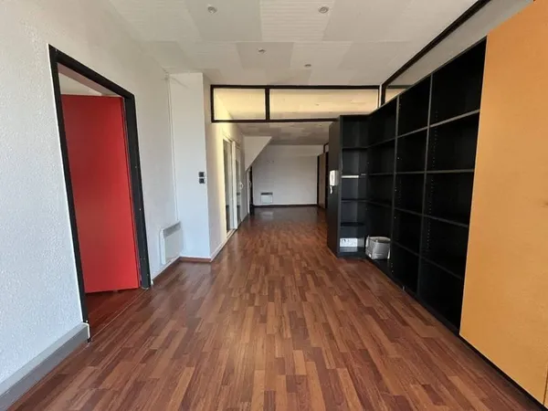 Bureau 150 m²