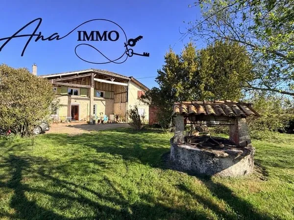 Propriété familiale, dépendances et grand terrain