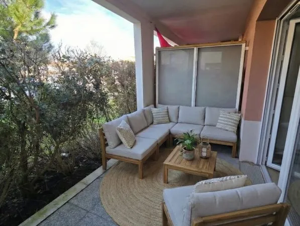 Coup de coeur à Saint-Aubin-de-Médoc ! Découvrez ce superbe T2 « clé en main » niché au calme d'une 