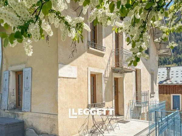 Maison 10 pièces 250 m²