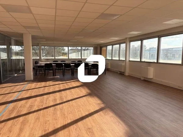 Bureaux 5 pièces 342 m²