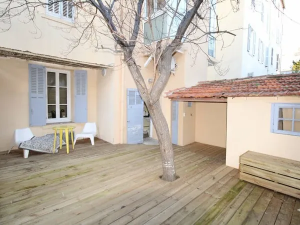 Mourillon - magnifique t2 47m2 avec terrasse de 40m2 à deux pas de la mer