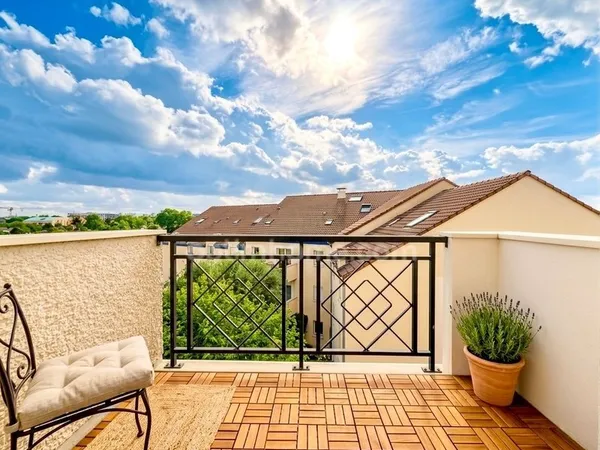 Appartement en duplex 5 pièces MONTMAGNY (95), Balcon, Place de Parking privative