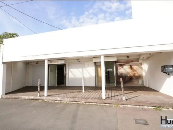 BORDEAUX CAUDÉRAN- STADE BORDELAIS- LOCAL COMMERCIAL 150M² + TERRASSE D'ACCUEIL 45M² - REVENU LOCATI
