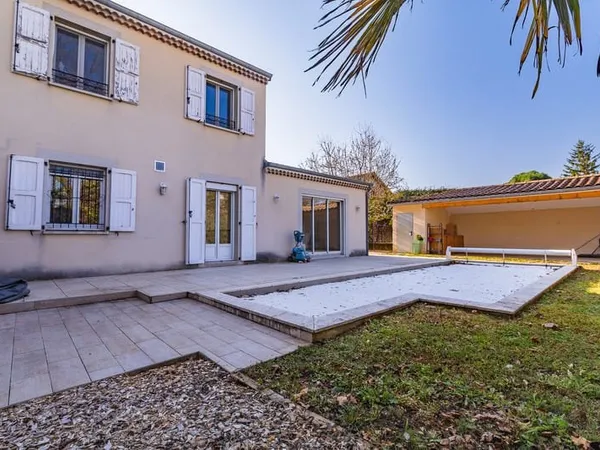 Villa T6 avec piscine et jardin, Rue du Moulin d'Albon, 2650