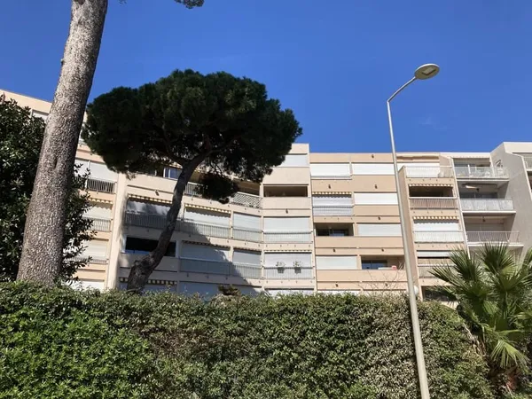 Appartement 3 pièces-loggia 16m2-dernier étage-garage port d