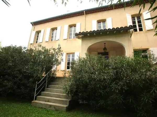 Maison 9 pièces 340 m²