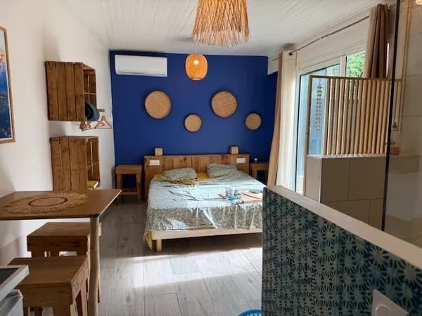 CASE CREOLE RENOVEE F5 MEUBLEE AVEC PISCINE