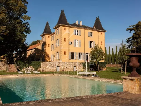 Propriété d'exception au coeur de la campagne aixoise