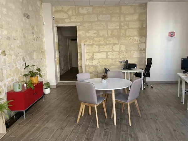 A LOUER LOCAL PROFESSIONEL/COMMERCIAL