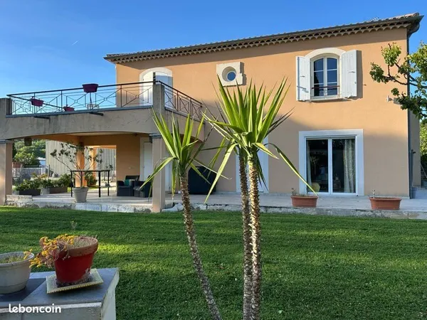 Maison 220 m² avec piscine et grand terrain