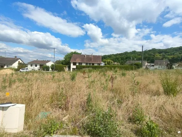 Construisez votre maison dans un cadre paisible et pratique à Auneuil !