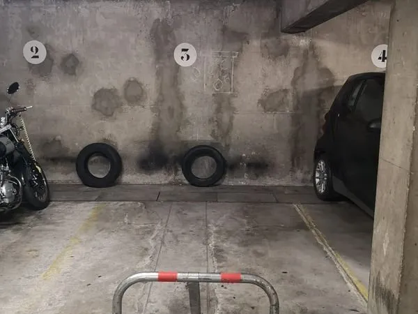 Location parking rue Compans