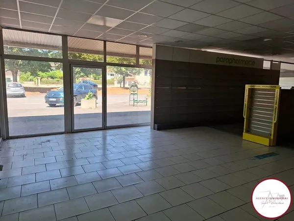 Local commercial Saint Amand Montrond