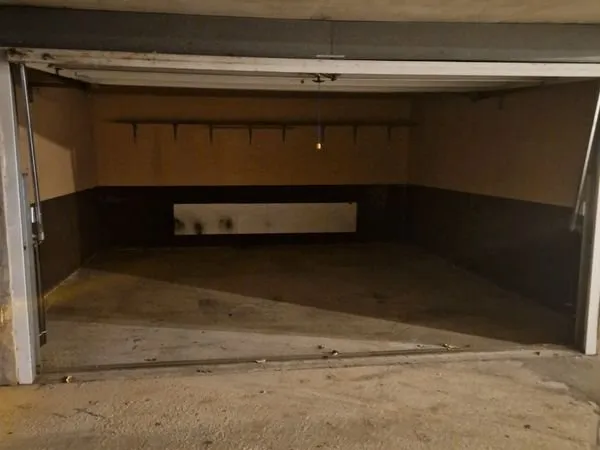 Garage disponible à louer