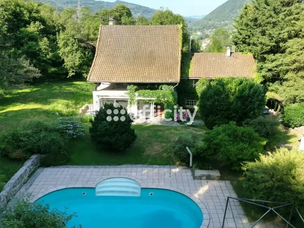 Maison 5 pièces 180 m²