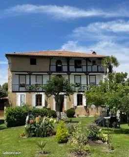 Grande maison de caractère 247m2 + chambres d'hôtes + terrain 2943m2
