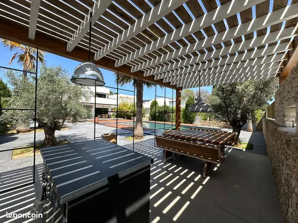 Maison Contemporaine 330m2 sur un terrain de 1100m2